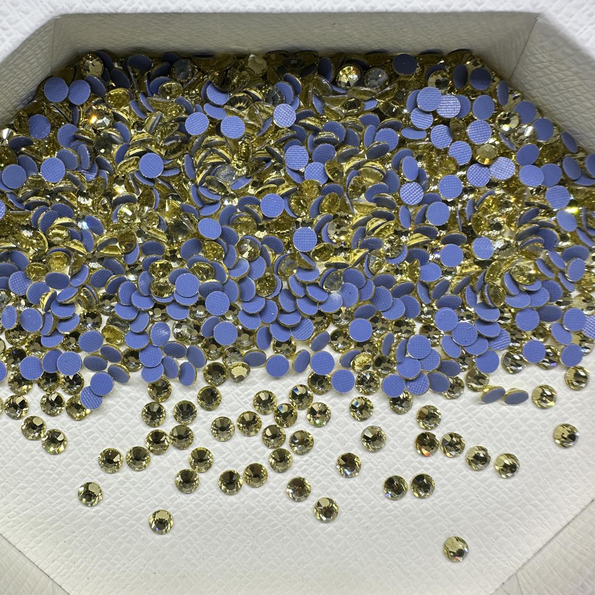 Jonquil Hotfix Rhinestones Iron-On Transfer for T-Shirts & Apparel