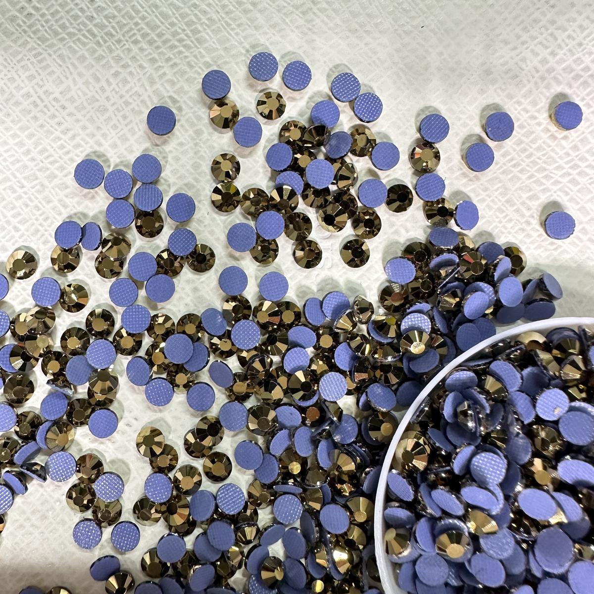 Aurum Hotfix Rhinestones Iron-On Transfer for T-Shirts & Apparel