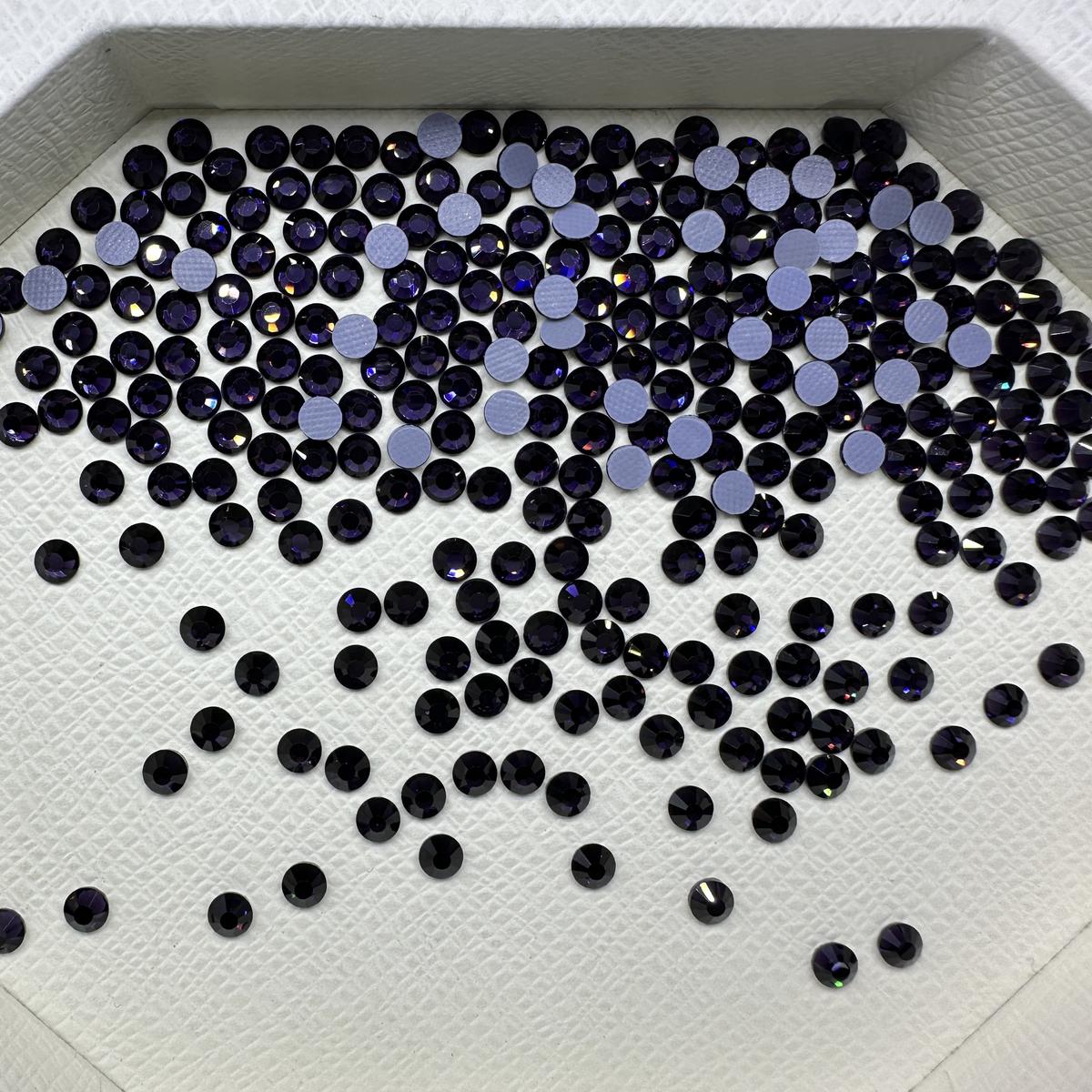 Tanzanite Hotfix Rhinestones Iron-On Transfer for T-Shirts & Apparel