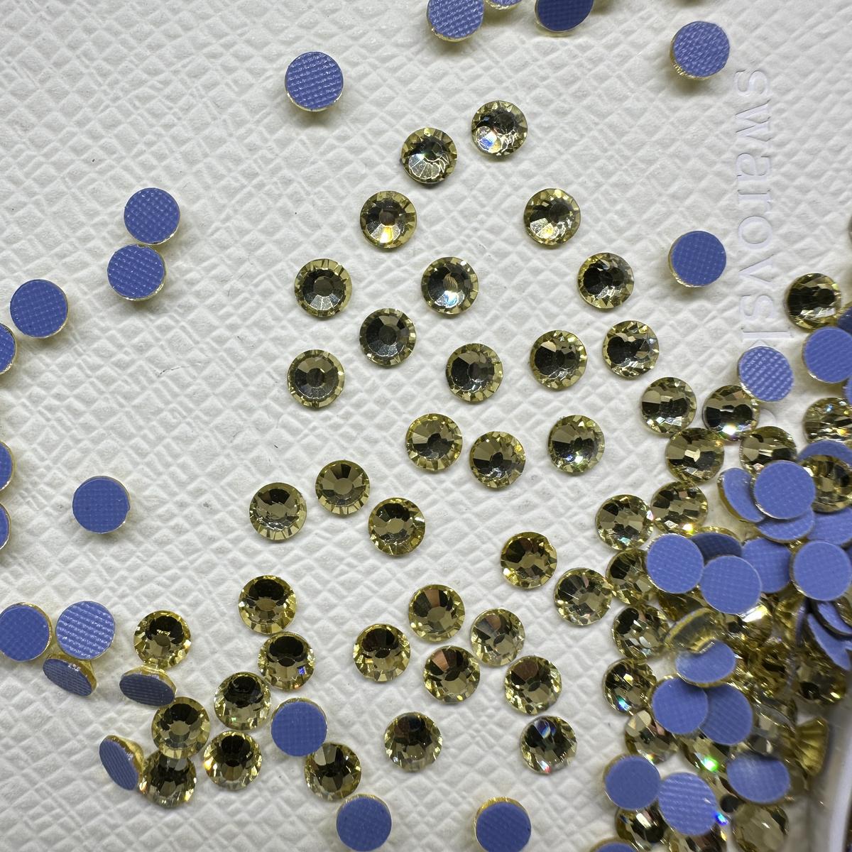 Jonquil Hotfix Rhinestones Iron-On Transfer for T-Shirts & Apparel